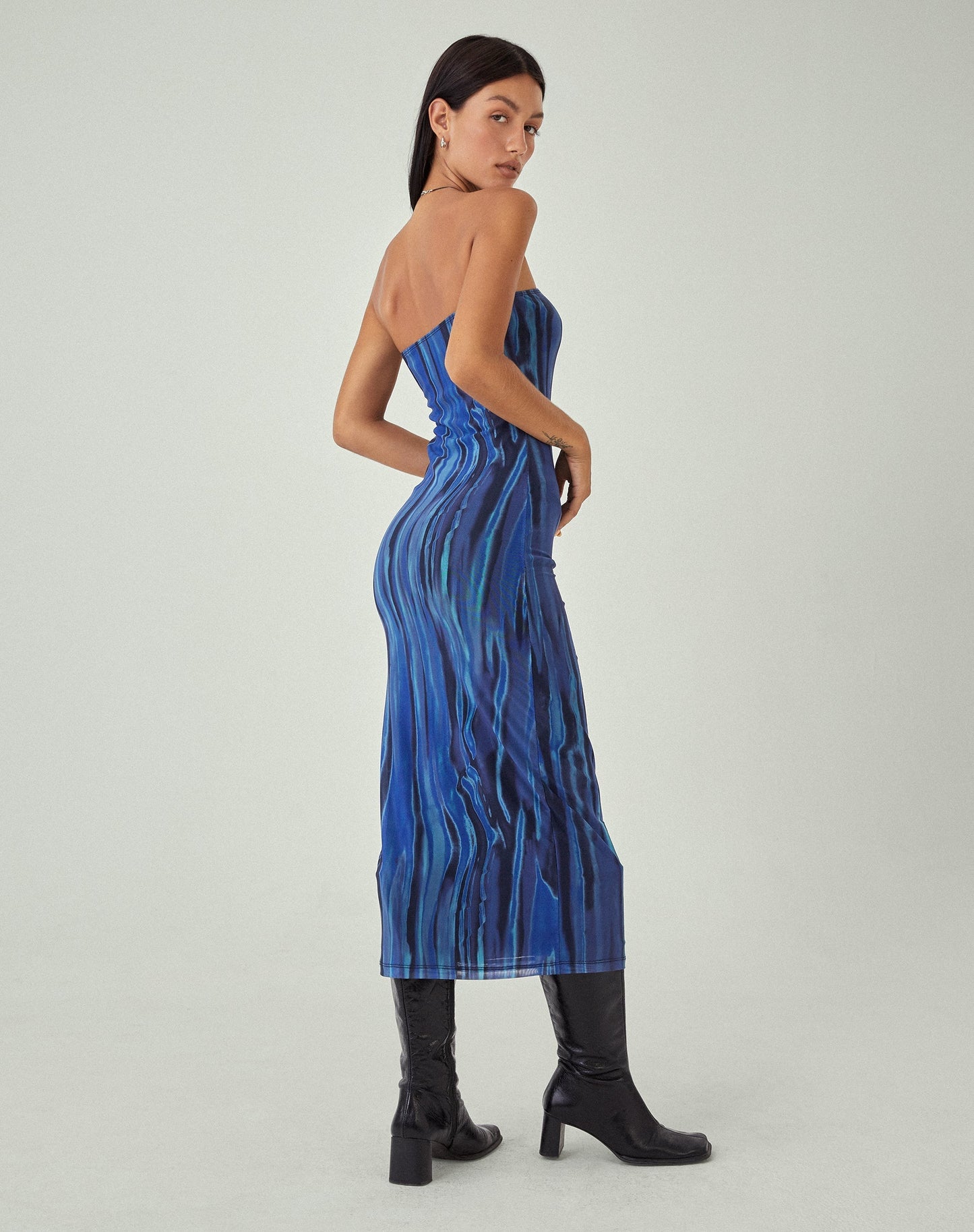 MOTEL X JACQUIE Shuro Midi Dress in Colour Bleed Blue