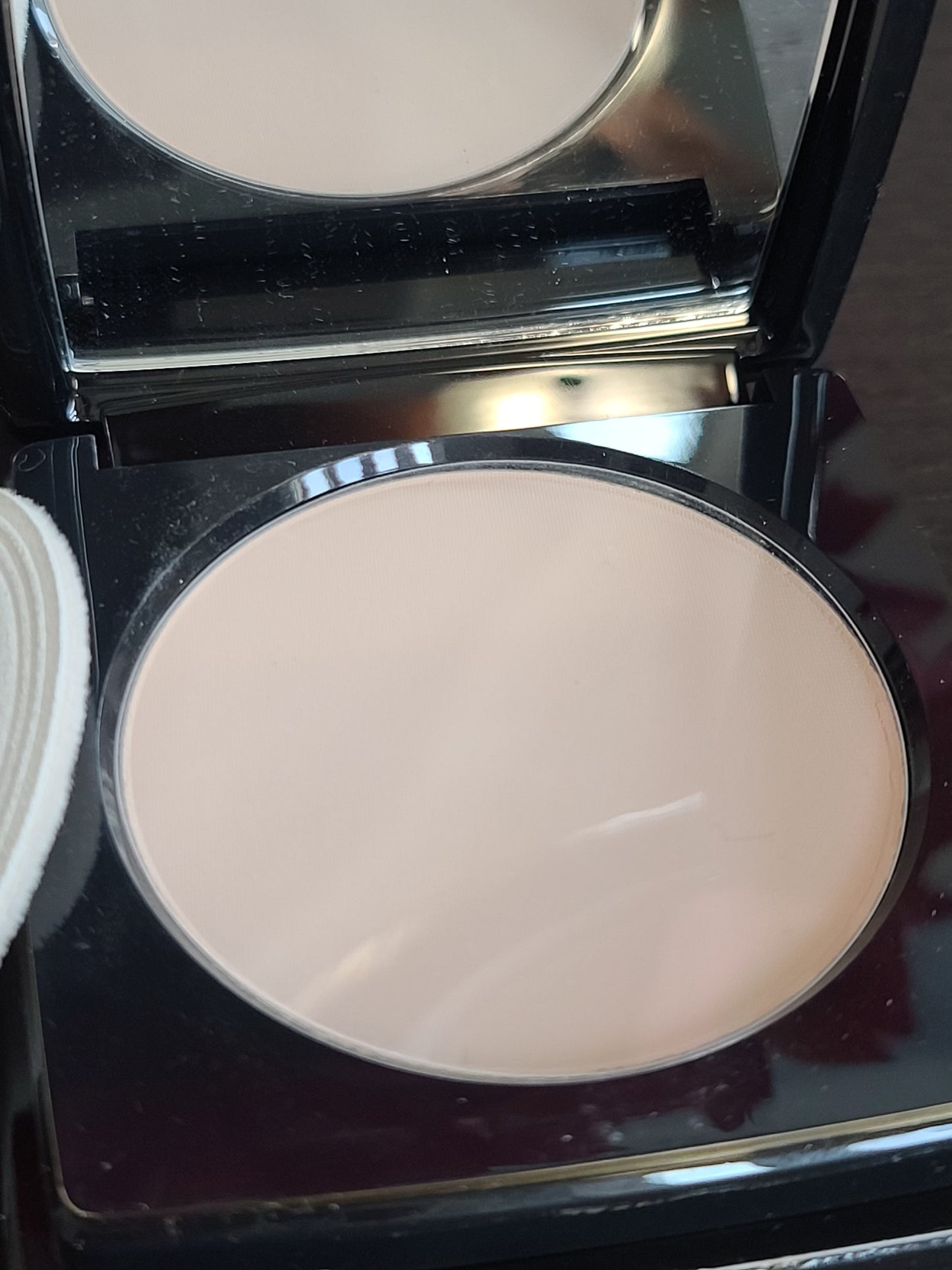 Bobbi Brown Sheer Finish Pressed Powder